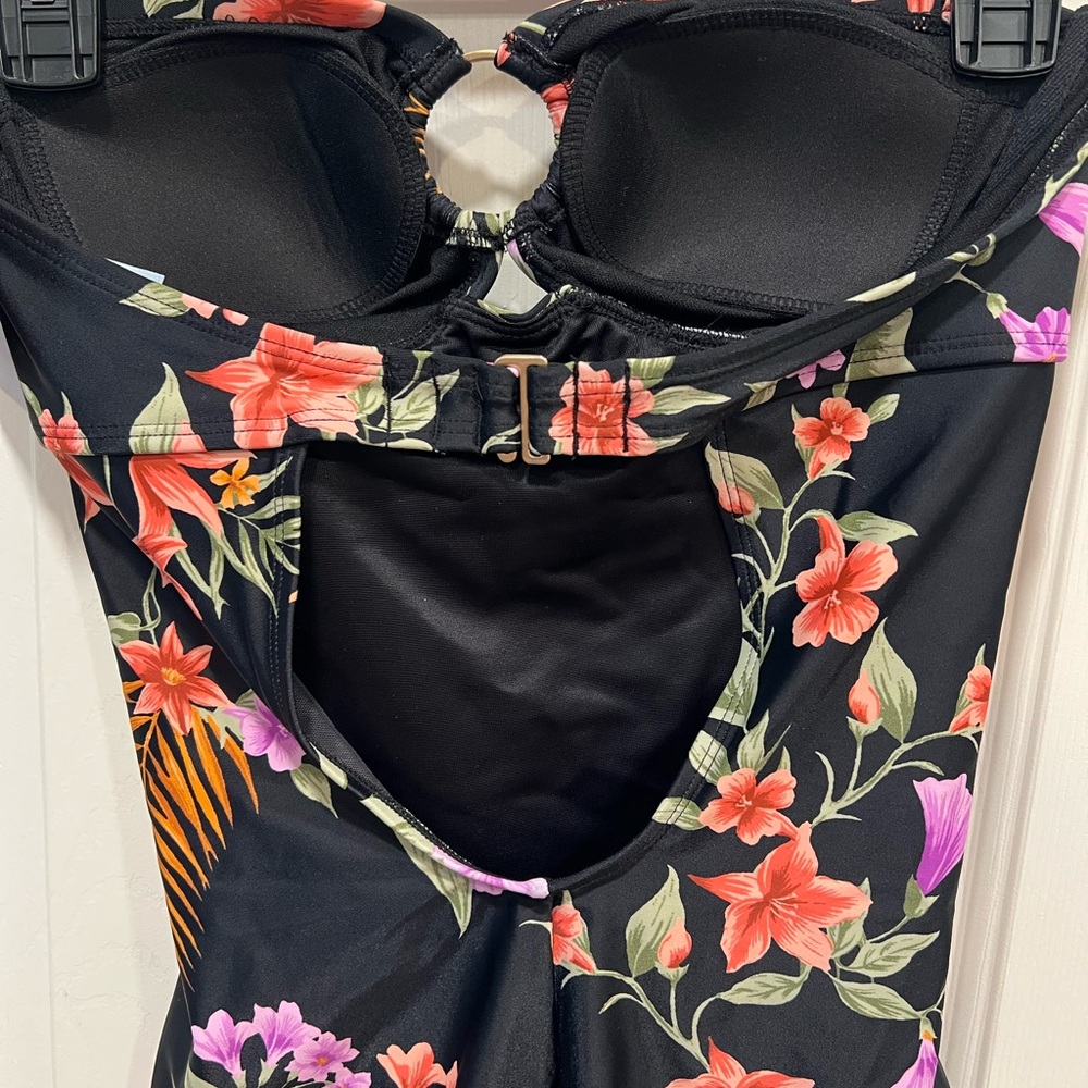 Shade & Shore Black Floral One-Piece with Ring Detail Size S NWT - Picture 2 of 3